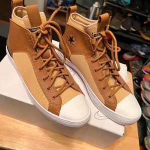 Converse Lightweight Sneakers